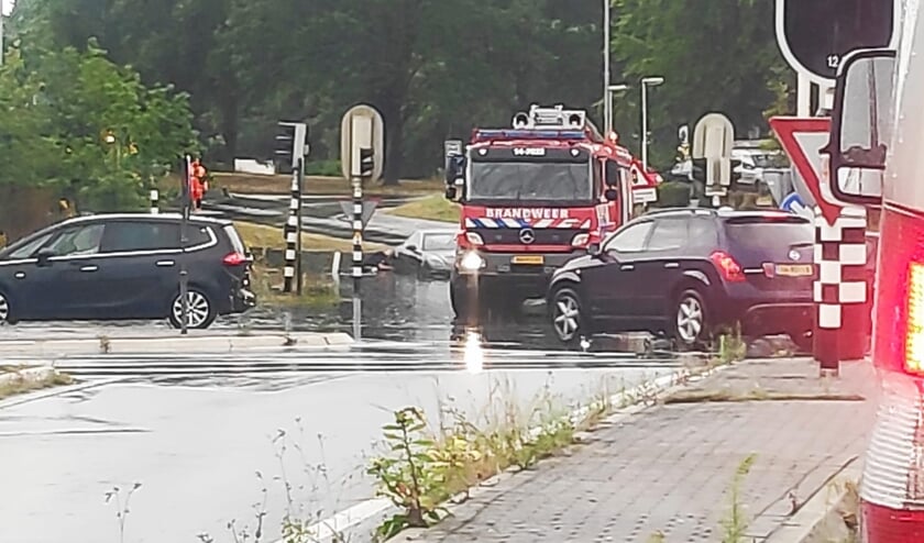 De brandweer moest ook uitrukken bijvoorbeeld hier bij de oprit van de A1 ter hoogte van het ziekenhuis in Blaricum.