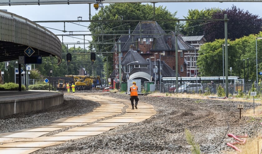 Het spoor bij het station is verdwenen.