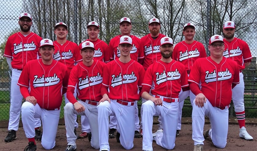 Het eerste heren softbalteam van De Zuidvogels.