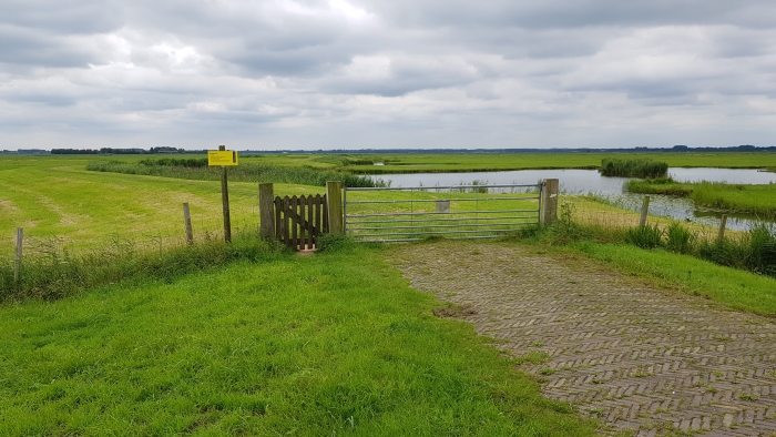 Zomerdijk Eemnes met uitzicht op een Waai