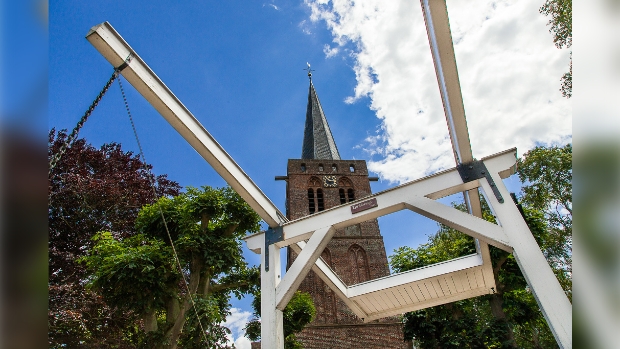Oude kerkje aan de dijk