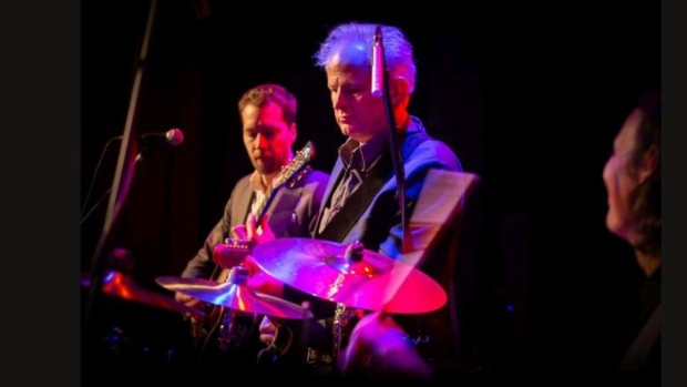 T street band in actie