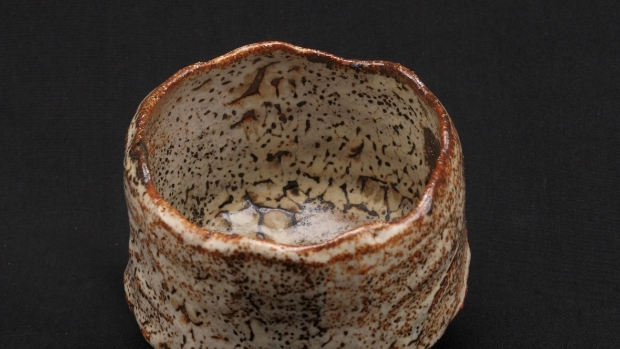 Chawan, Shino glazuur, h 9,7 cm, Ø 13 cm, houtstook