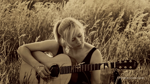 Singer-songwriter Susan Jane Rose