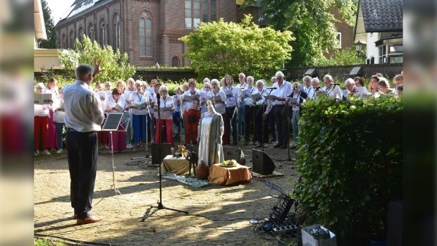 Toonkunstkoor Hilversum zingt in De Hof