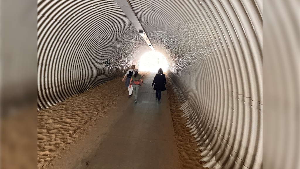 Onder de snelweg.
