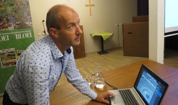 De zaal was goed gevuld met enthousiaste mensen, die luisterden naar deze specialist op gebied van weer, klimaat en duurzaamheid.