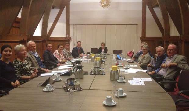 De Wmo adviesraad en de Cliëntenraad Sociale Zaken vergaderen gezamenlijk in het gemeentehuis.