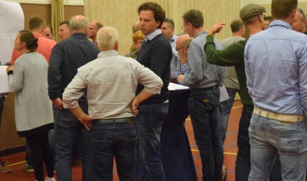 Tijdens de inloop worden onderling alle maatregelen doorgenomen.