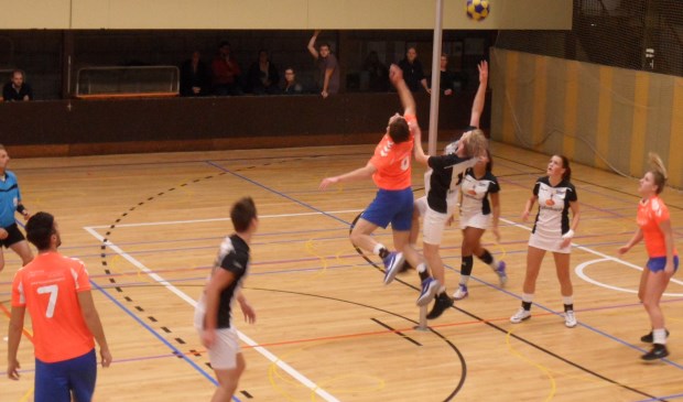 De 25-28 overwinning is een goede start voor DOS in een competitie waarin de onderlinge verschillen tussen de teams klein zijn.