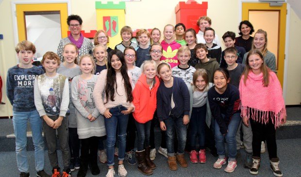 Gitta van Eick (staand rechts achter): ‘Stichting Kind en Voeding is opgericht om ouders en kinderen bewust te maken van het belang van het eten en drinken van natuurlijke voeding’