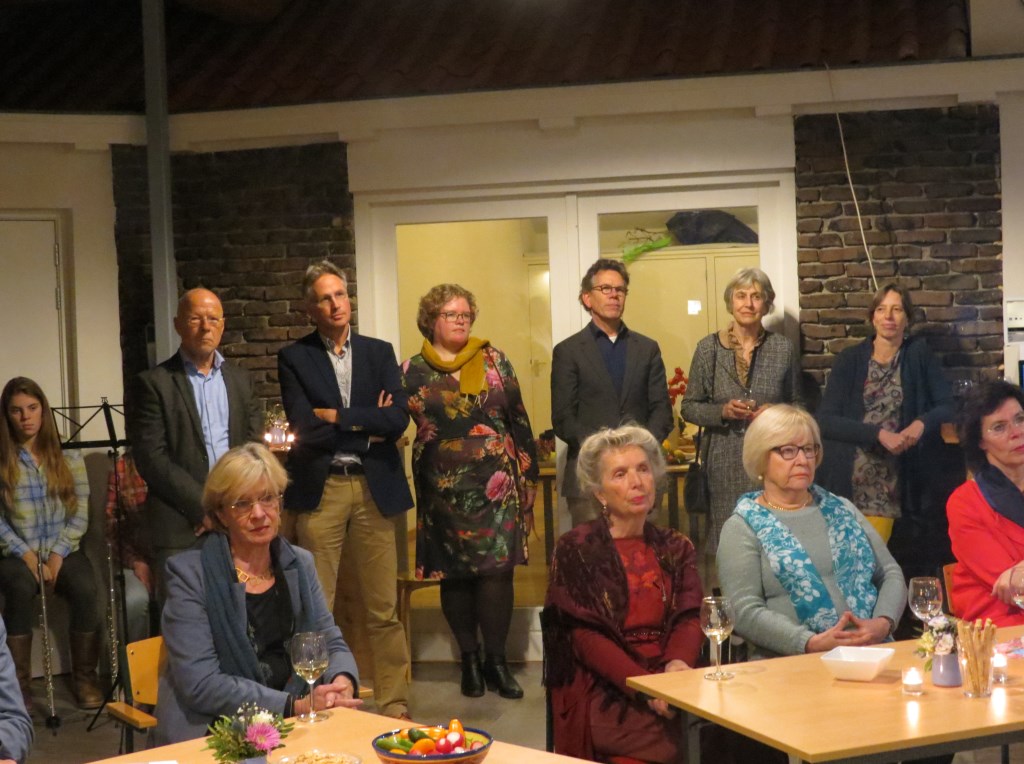 Aandachtig luisteren naar de feestrede van voorzitter Ellen Thier.