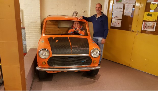 Na bijna 33 jaar verdwijnt het oranje autootje uit het winkelbeeld van de Hessenweg.