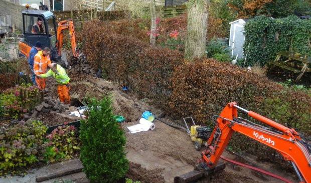 Reparatiewerkzaamheden aan de Bereklauw in Maartensdijk.