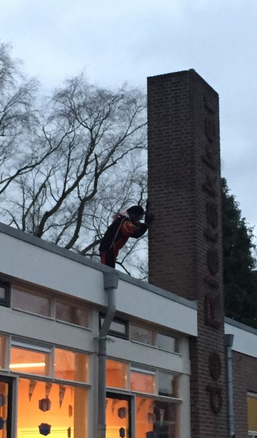 Kom van dat dak af Piet