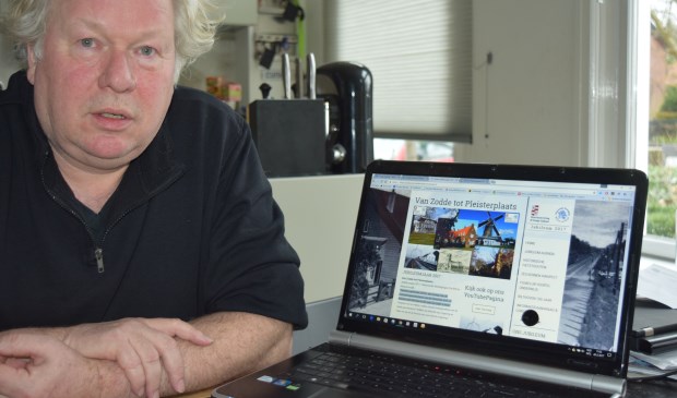 Rob Bonhof toont de nieuwe website.