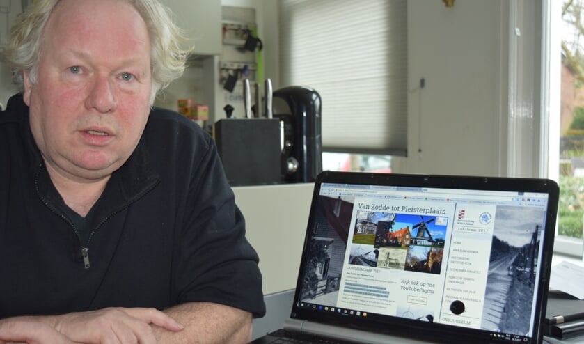 Rob Bonhof toont de nieuwe website.