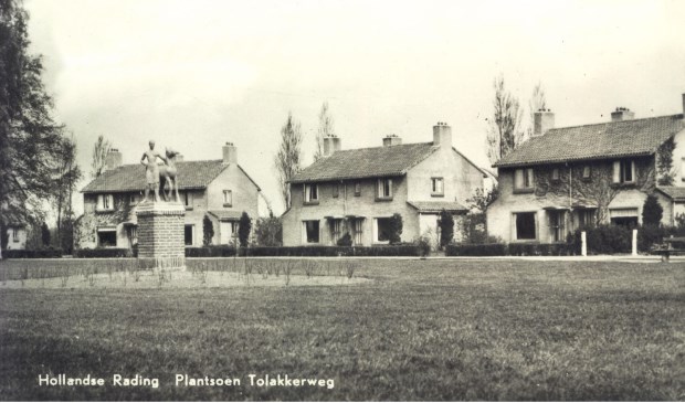 Tolakkerweg 81-117: deel van het ronde rondje uit 1963 (uit de digitale verzameling van Rienk Miedema).