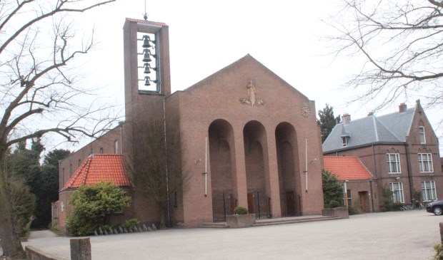 De (1ste) Michaelkerk, die gebouwd werd in 1893 door architect Tepe, was de eerste Rooms Katholieke kerk in de gemeente De Bilt. Toen die kerk te klein was werd deze huidige kerk in 1955 gebouwd.