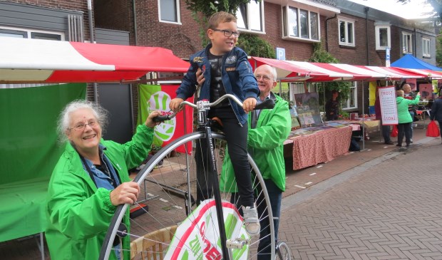 GroenLinks trekt aandacht met een fiets uit vroegere tijden.