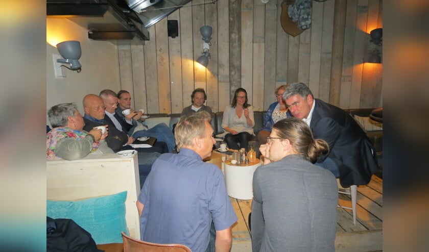 Het eerste Politieke Café van D66 bij PK Bar & Kitchen in Bilthoven