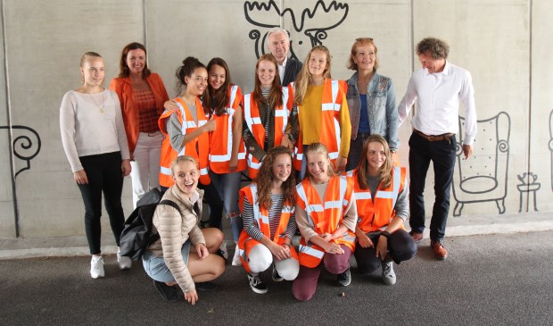 Leerlingen van de Stichtse Vrije School in Zeist ontwierpen en realiseerden een kunstwerk in de fietstunnel bij landgoed Vollenhoven.