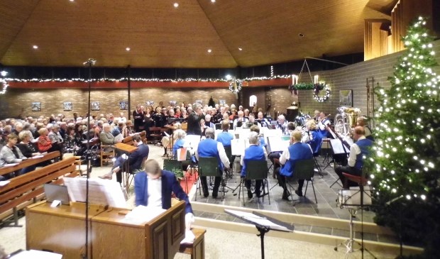 Maartensdijkse volkskerstzang goed bezocht.
