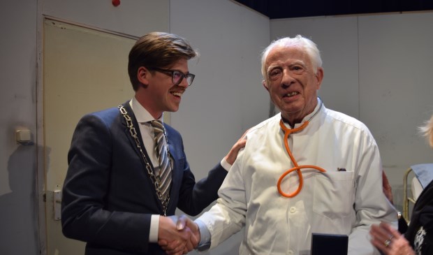 Na 50 jaar verdient Warner Belger de Chapeau-penning.
