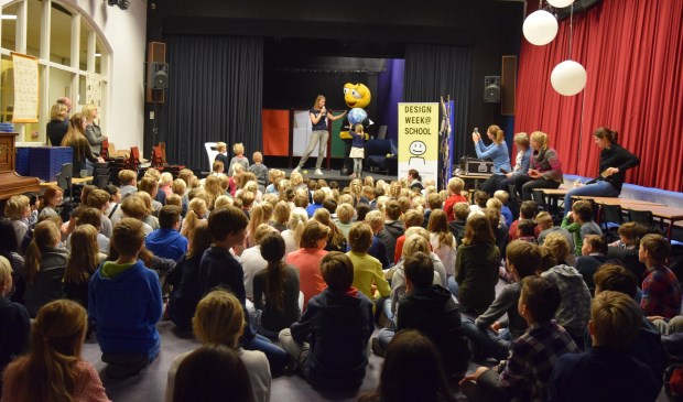 Opening van de Designweek@school op de Van Dijckschool.