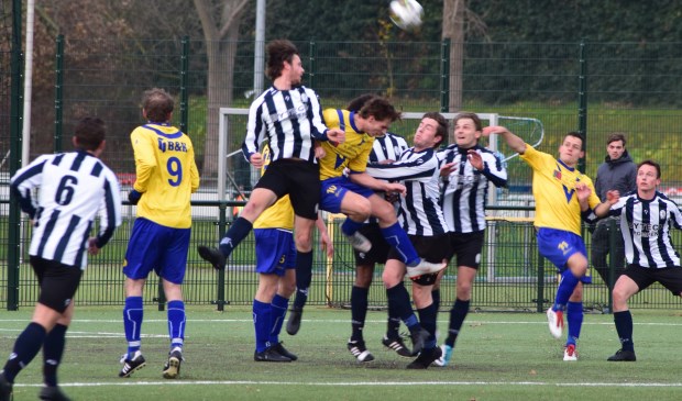 Zes Herculanen zijn voor vier SVM-ers te sterk. (foto Nanne de Vries)