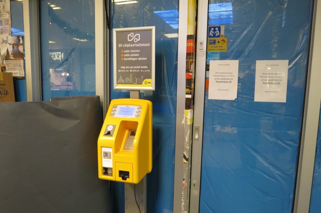 Het OV-laadpunt in Winkelcentrum Planetenbaan dat dreigt te verdwijnen.