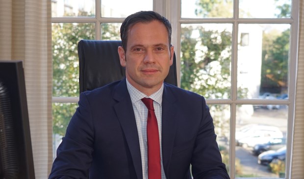 Burgemeester Sjoerd Potters zoekt verbondenheid in dagen naar Kerstmis toe. (foto Jan de Groot)