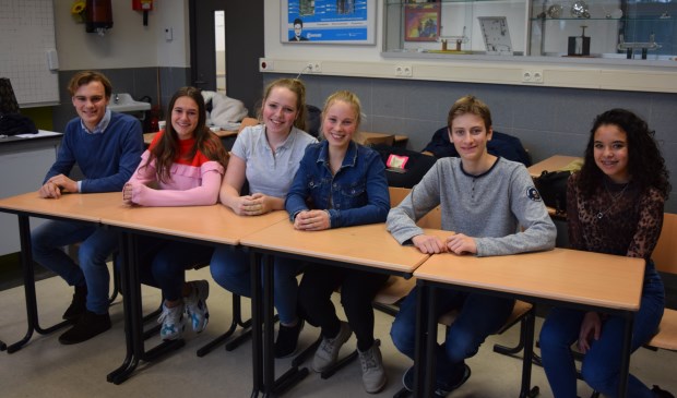 Dankzij goed 'debatten' gaan Hugo, Isa, Annelotte, Guusje, Jarno en Dunya door naar de finale.