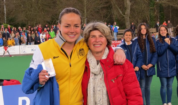 Sportwethouder Madeleine Bakker reikte in 2015 de trofee voor de topscorer van het hockeytoernooi om de Europacup uit aan Maartje Paumen. Het toernooi werd gehouden in Bilthoven en gewonnen door de dames van SCHC.