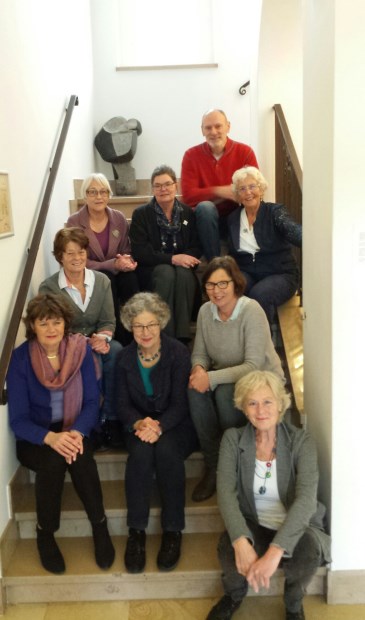 Van bovenaf en v.l.n.r. Heino Schuurman, Inge Swen, Willy Verwijs, Marjo Sybrandy, Elly Broekstra, Hanneke Toemen, Jose Tielen, Anneke Wattez en Marlies Willemse; vrijwilligers begroeten graag een aantal nieuwe collega's.
