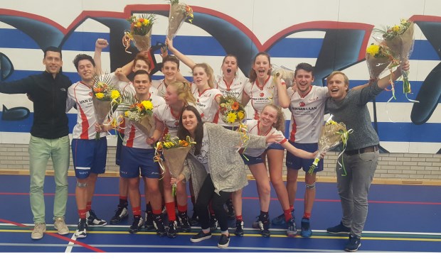 Alles zeggend; Nova 1 en (die dag ook kampioen geworden) Nova A1.