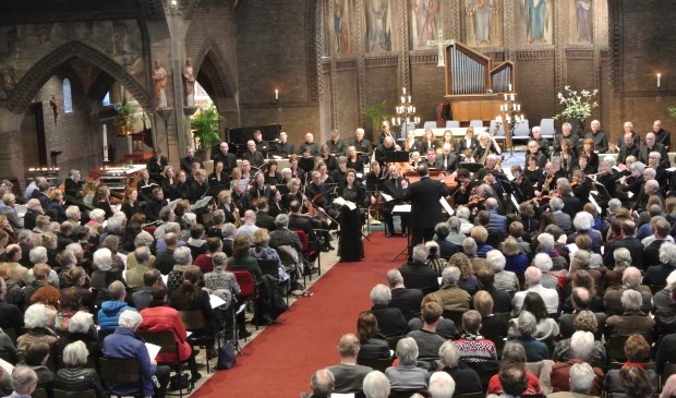 Frans Poot stuurde eerder al deze foto: 'De kerk was tot de laatste plaats bezet. Wij hoorden na de uitvoering alleen maar enthousiaste reacties'.