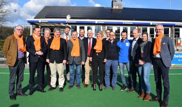 Minister Bruno Bruins, VVD-leden Bilthoven, bestuurders van sportclubs en professionals uit de gezondheidszorg spraken met elkaar over Gezondheid, Sport en Bewegen