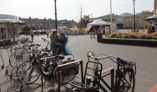 De detailhandel in Maartensdijk zou de ‘wildgroei’ aan standplaatsen ingeperkt willen zien; ook op zaterdag (fotomoment).