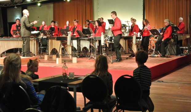 Zaterdag 31 maart werd Arie Roelofsen benoemd tot eredirigent van de Koninklijke Biltse Harmonie (KBH) tijdens een wervelend afscheidsconcert met de Melodie Percussiegroep (MPG).
