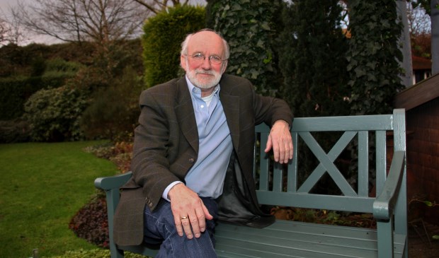 Henk van Gend eind 2014 in zijn rustige (achter-)tuin.