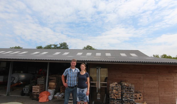 Marjolein en Wouter van Oostrum van zorgboerderij Nieuw Toutenburg stellen hun dak via Biltstroom beschikbaar voor het opwekken van zonnestroom voor buurtbewoners.