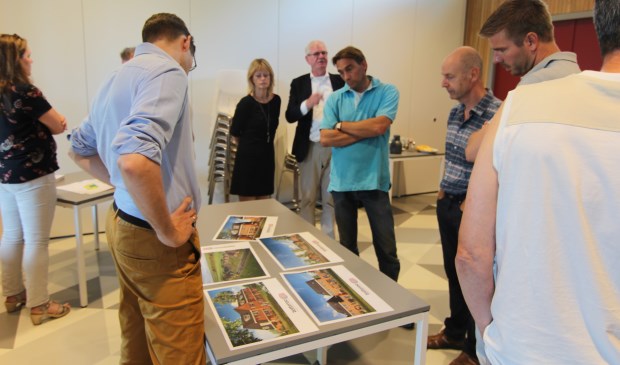 Dinsdag 3 juli was er in het Dorpshuis in Hollandsche Rading aan de Dennenlaan 57 een inloopavond, waarbij medewerkers van de gemeente aanwezig waren voor informatie over de ontwerpbesluiten voor dit project.