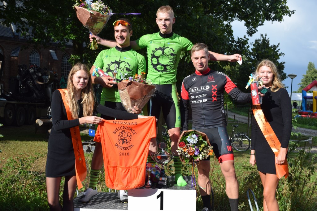 Prijsuitreiking heren: v.l.n.r. Casper van de Woude, Tom van Lint en Frank Nederveen.