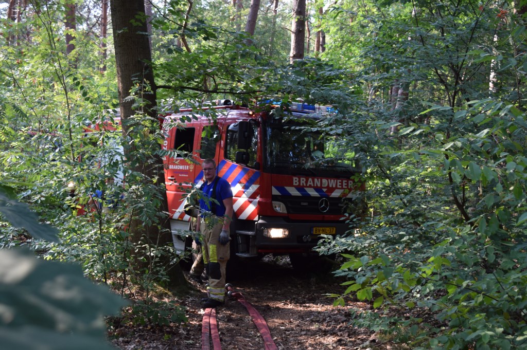 Sommige branden zijn moeilijk te bereiken in het bos.