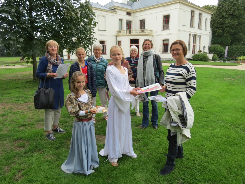 De Mathildes Zoë en Charlotte (rechts) waren uitstekende gastvrouwen.