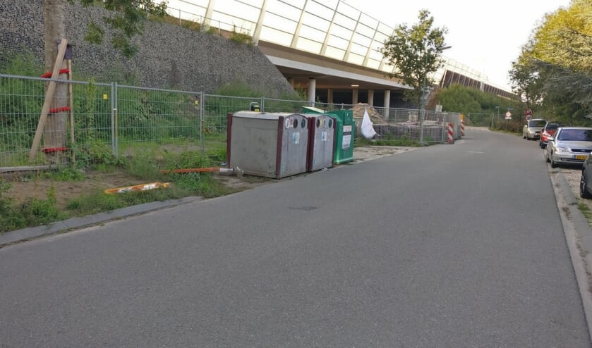 Je mag de Spoorlaan niet meer in noordelijke richting inrijden; dus je kunt (ook) niet meer bij deze containers komen.