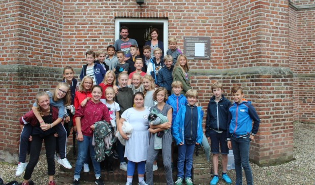 Leerlingen van de Nijepoortschool maken kennis met een monument.