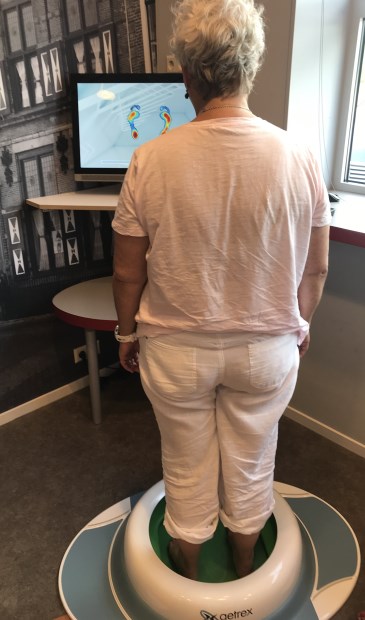 In voetscanner 'Albert' wordt een 3D beeld van de voet vastgelegd.
