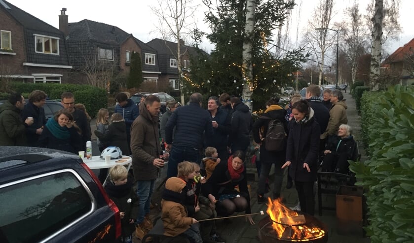 Buurtbewoners ontmoeten elkaar op de Waterweg.